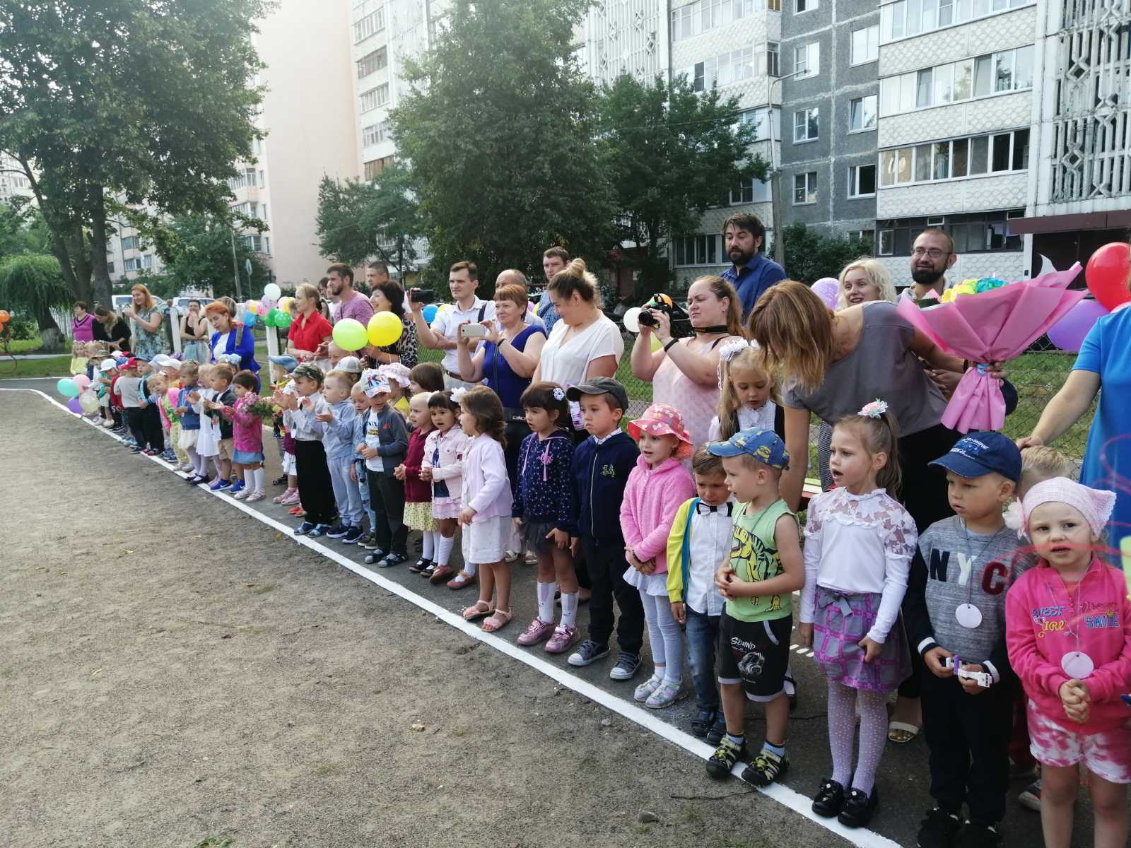 Каким должен быть воспитатель детского сада: как он одевается, что надо знать и иметь современному педагогу, а также личностные качества, которыми нужно обладать
