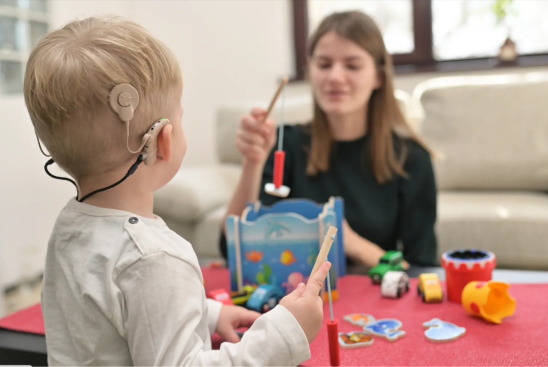 Методы общения для детей, использующих слуховые аппараты | phonak